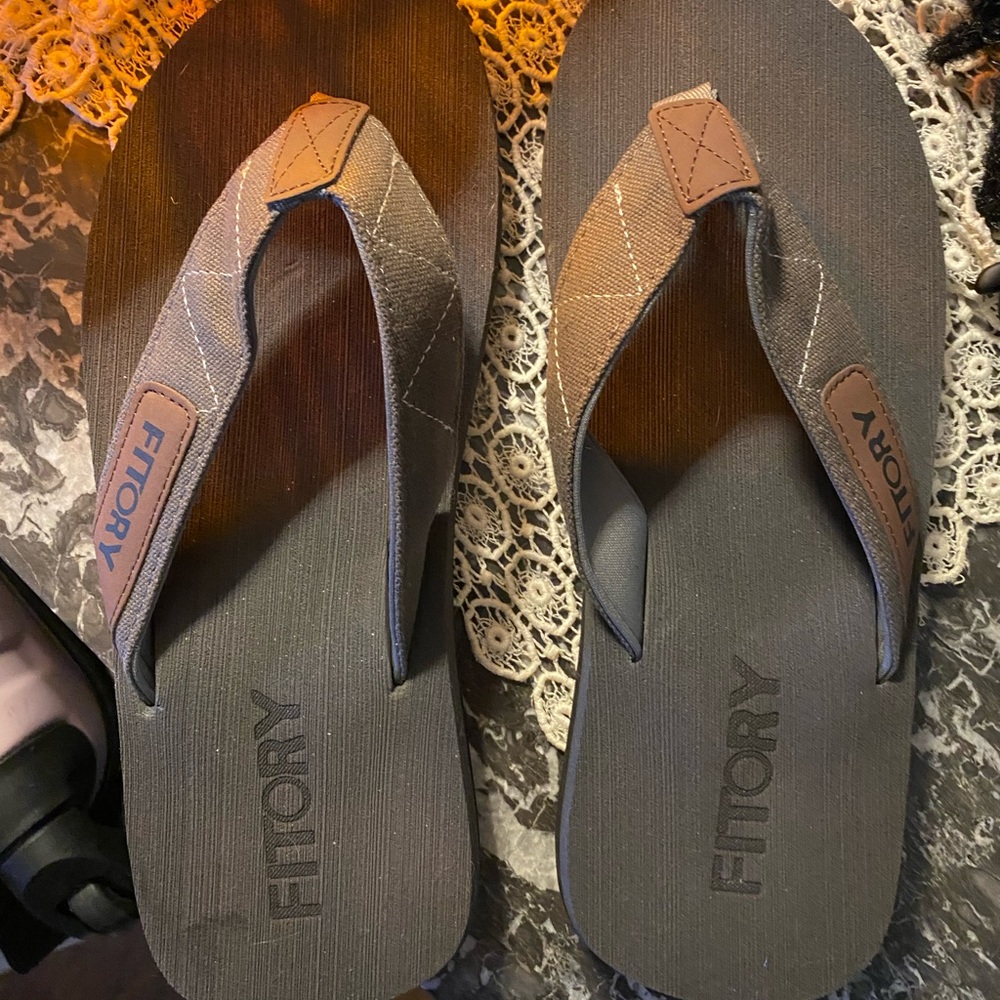 Fitory Men's Gray and Tan Sandals
